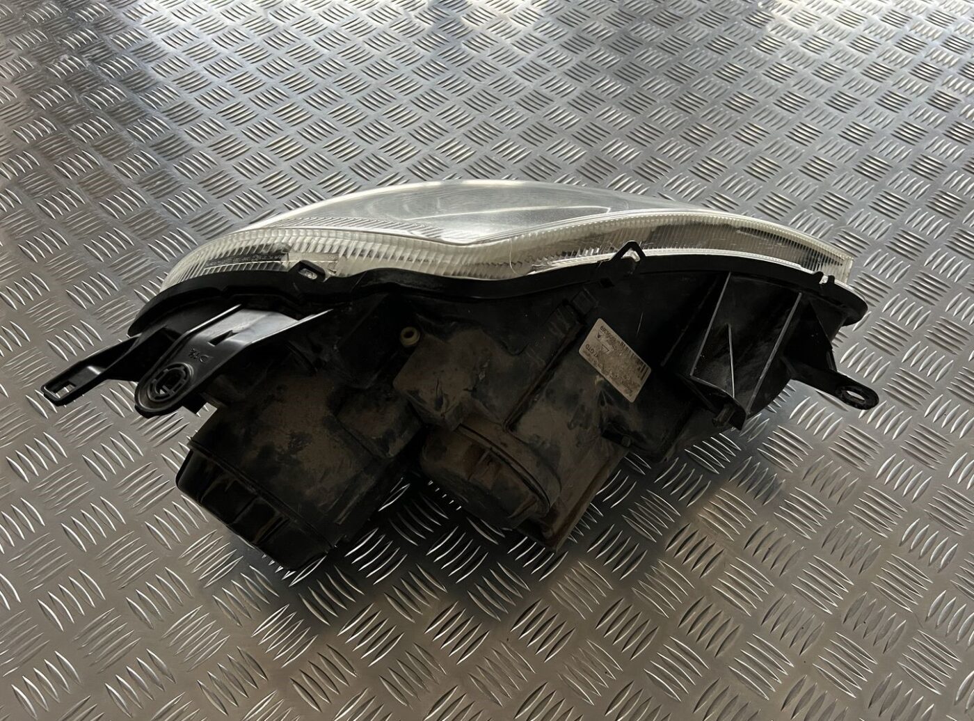 Priekšējais kreisais lukturis priekš CITROEN C8 2005