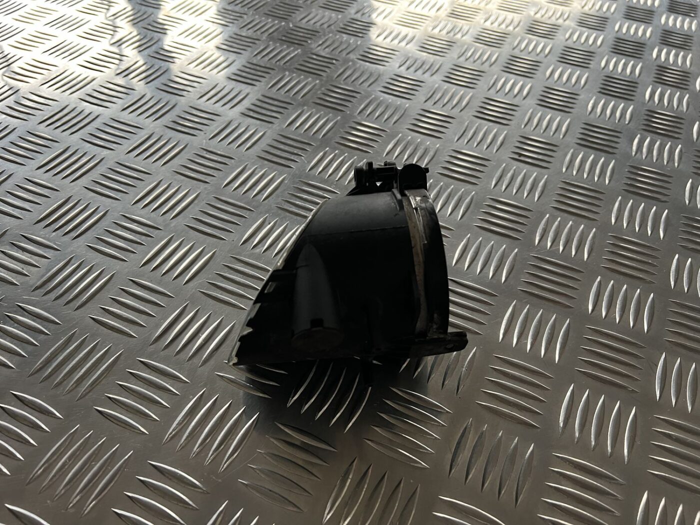 Miglas lukturis priekšā pa kreisi priekš VOLVO V70 2010 2 Miglas lukturis priekšā pa kreisi priekš VOLVO V70 2010