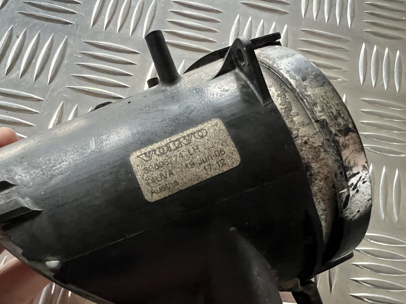 Miglas lukturis priekšā pa kreisi priekš VOLVO V70 2010 5 Miglas lukturis priekšā pa kreisi priekš VOLVO V70 2010