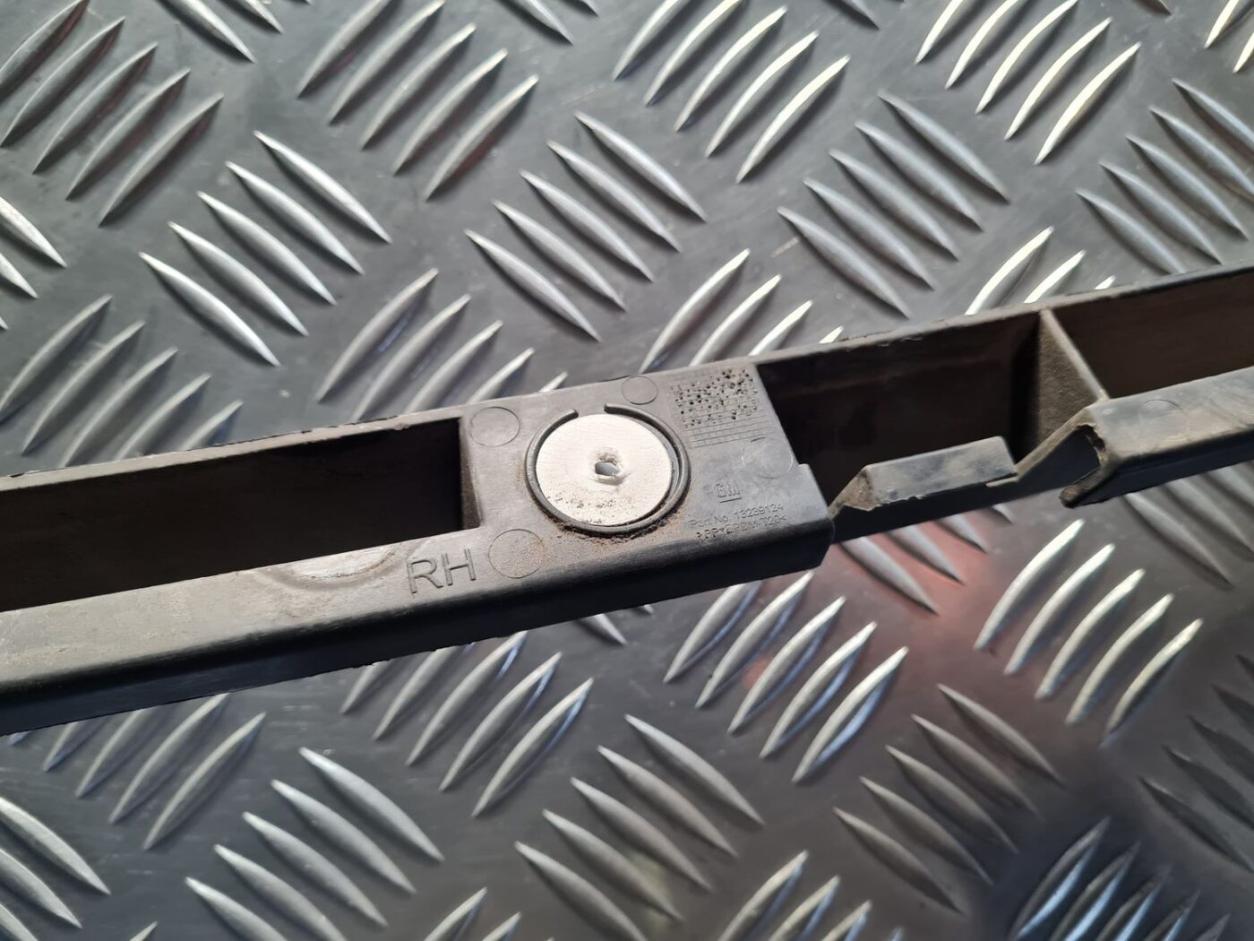 Aizmugurēja bufera kronšteins priekš OPEL INSIGNIA 2016 3 Aizmugurēja bufera kronšteins priekš OPEL INSIGNIA 2016