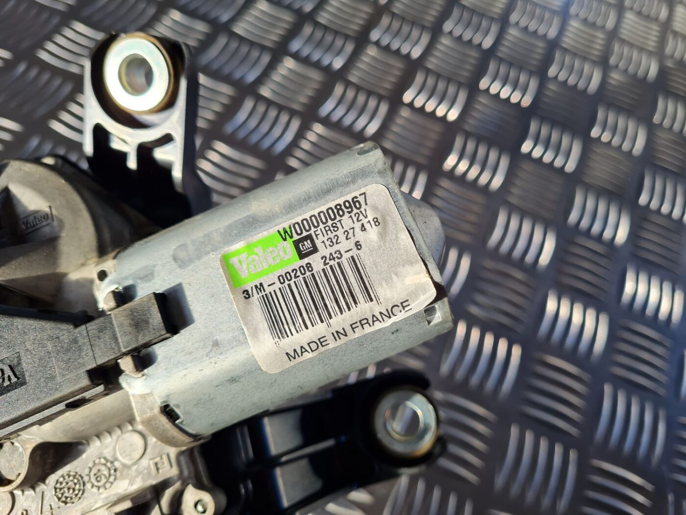 Aizmugurējā stikla tīrītāja motors priekš OPEL INSIGNIA 2016 3 Aizmugurējā stikla tīrītāja motors priekš OPEL INSIGNIA 2016