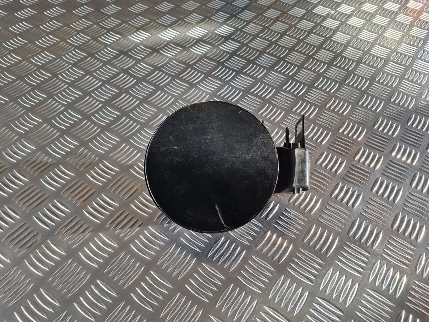 Degvielas tvertnes vāks priekš OPEL INSIGNIA 2016 1 Degvielas tvertnes vāks priekš OPEL INSIGNIA 2016