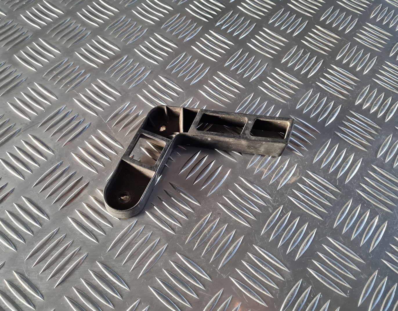 Aizmugurēja bufera kronšteins priekš OPEL INSIGNIA 2016 3 Aizmugurēja bufera kronšteins priekš OPEL INSIGNIA 2016