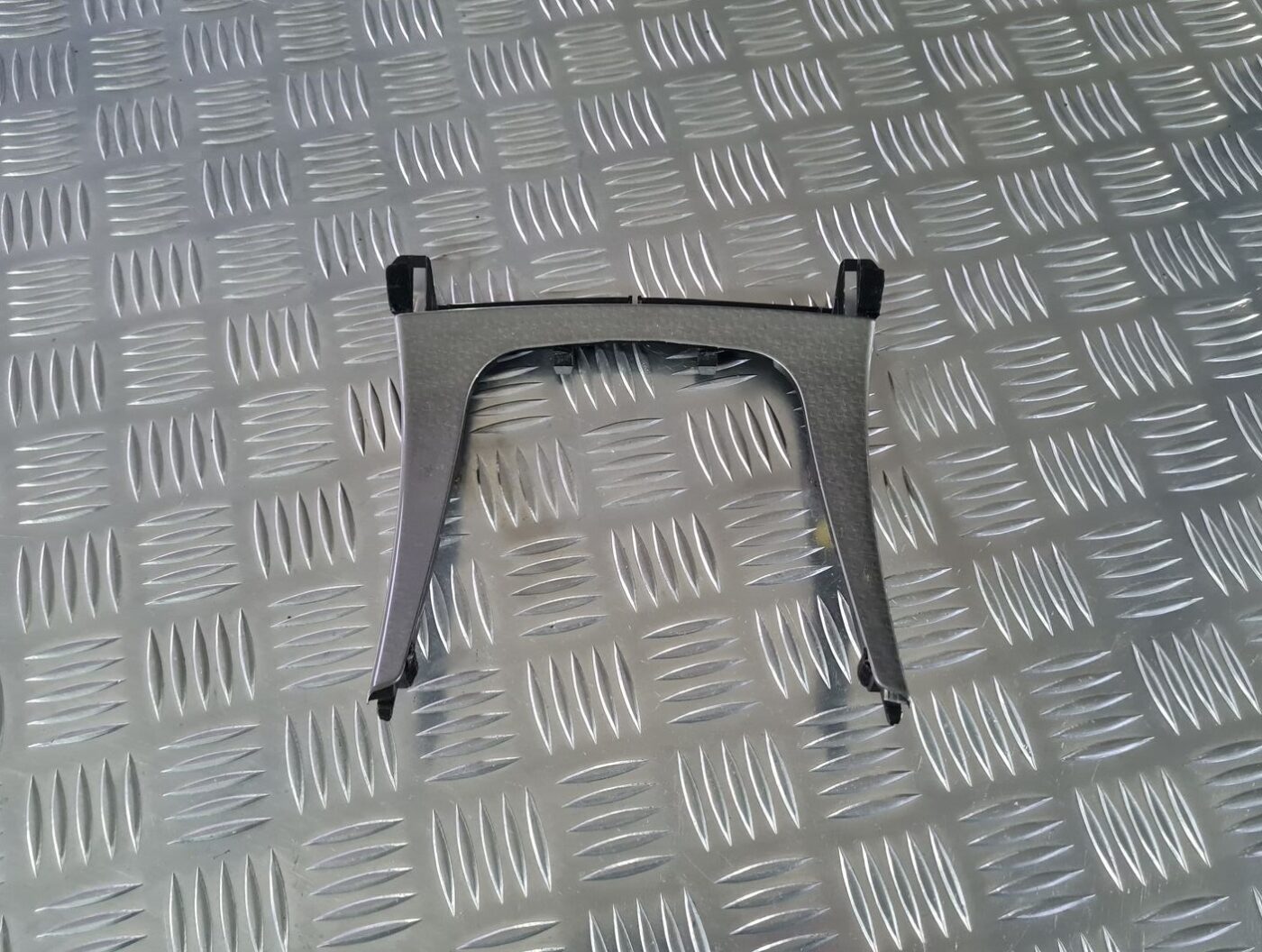 Dekoratīvs rāmis pārnesumu selektoram priekš OPEL INSIGNIA 2016