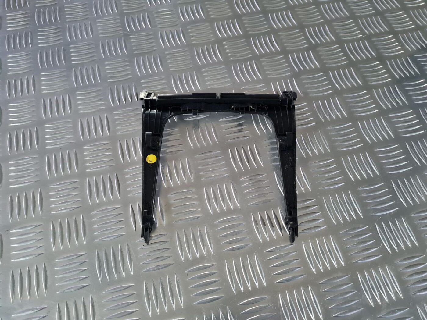 Dekoratīvs rāmis pārnesumu selektoram priekš OPEL INSIGNIA 2016