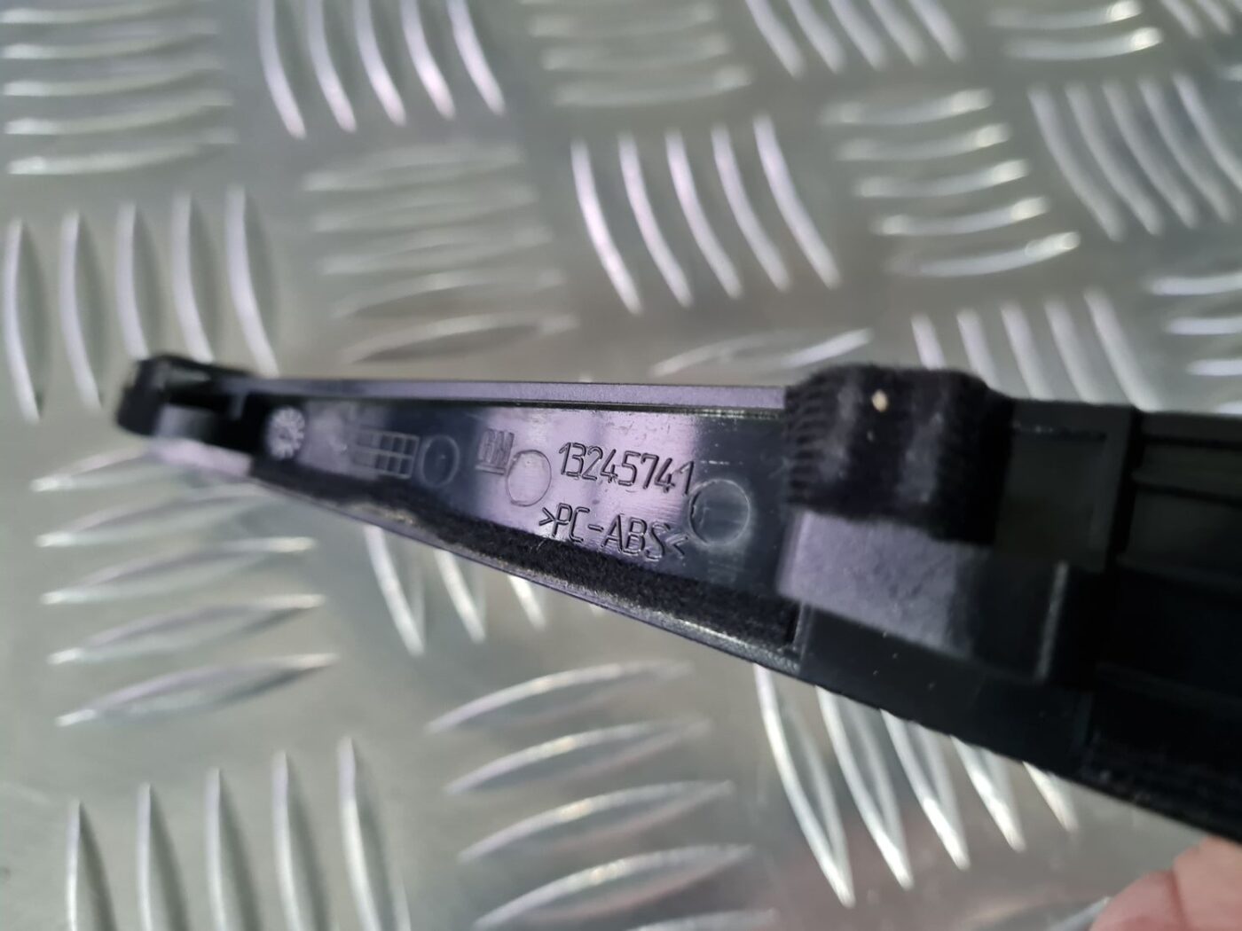 Dekoratīvs rāmis pārnesumu selektoram priekš OPEL INSIGNIA 2016