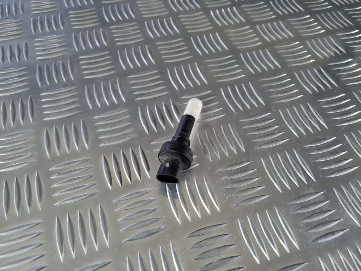 Vējstikla mazgātāja līmeņa sensors priekš OPEL INSIGNIA 2016 3 Vējstikla mazgātāja līmeņa sensors priekš OPEL INSIGNIA 2016