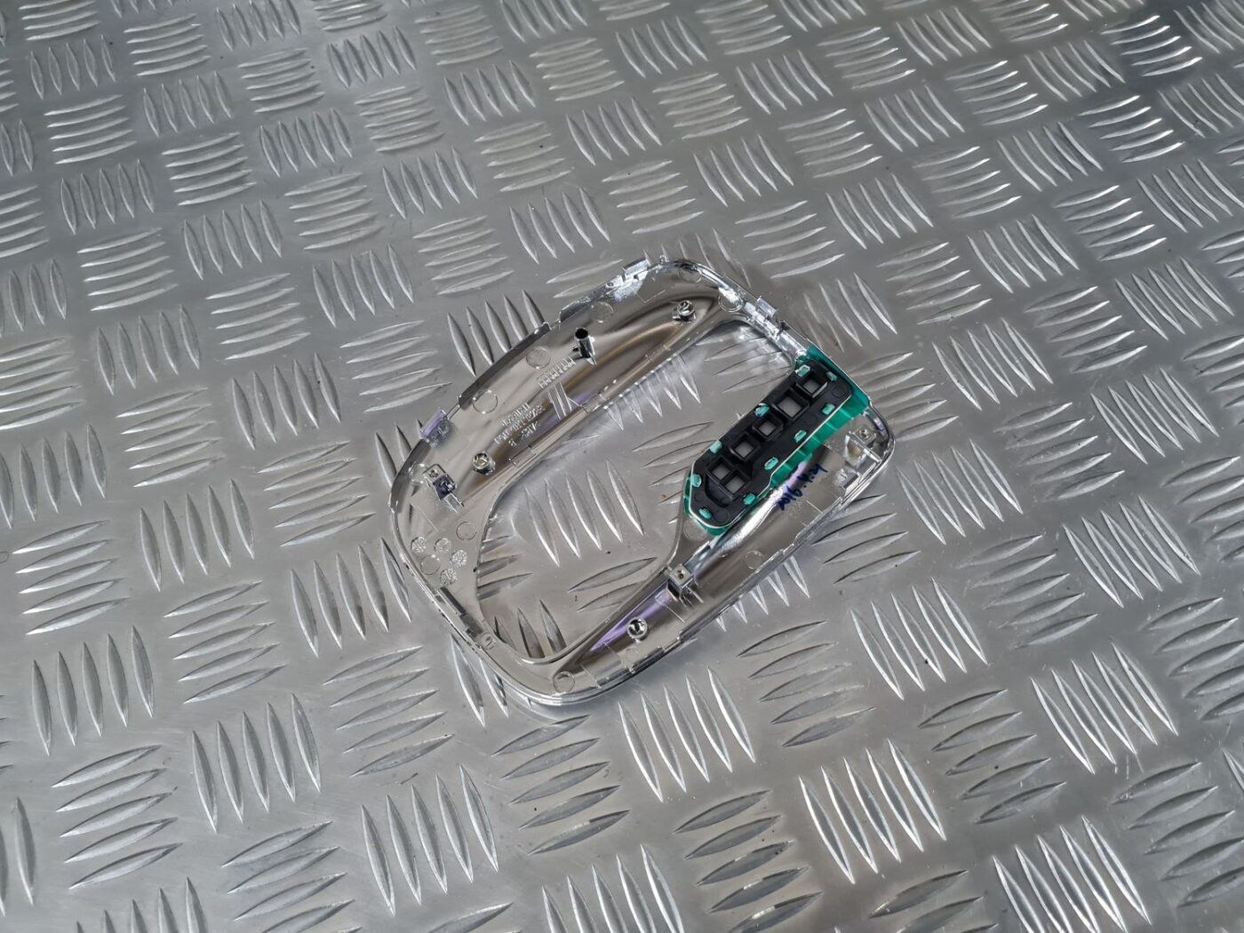 Dekoratīvs rāmis pārnesumu selektoram priekš OPEL INSIGNIA 2016