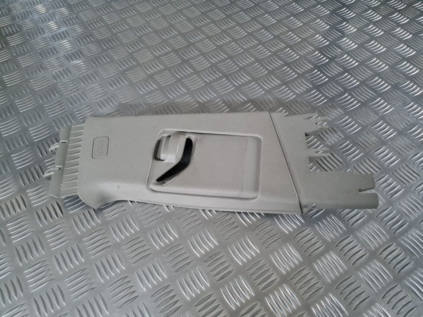 Vidējas salona statnes apdare priekš OPEL INSIGNIA 2016 1 Vidējas salona statnes apdare priekš OPEL INSIGNIA 2016