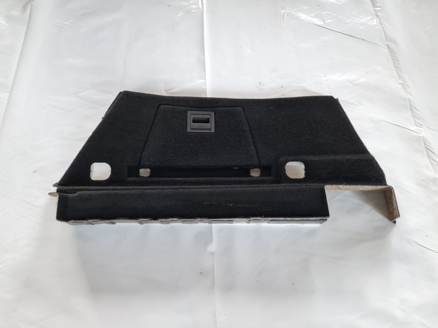 Bagāžnieka nodalījuma sānu apdare priekš OPEL INSIGNIA 2016 1 Bagāžnieka nodalījuma sānu apdare priekš OPEL INSIGNIA 2016