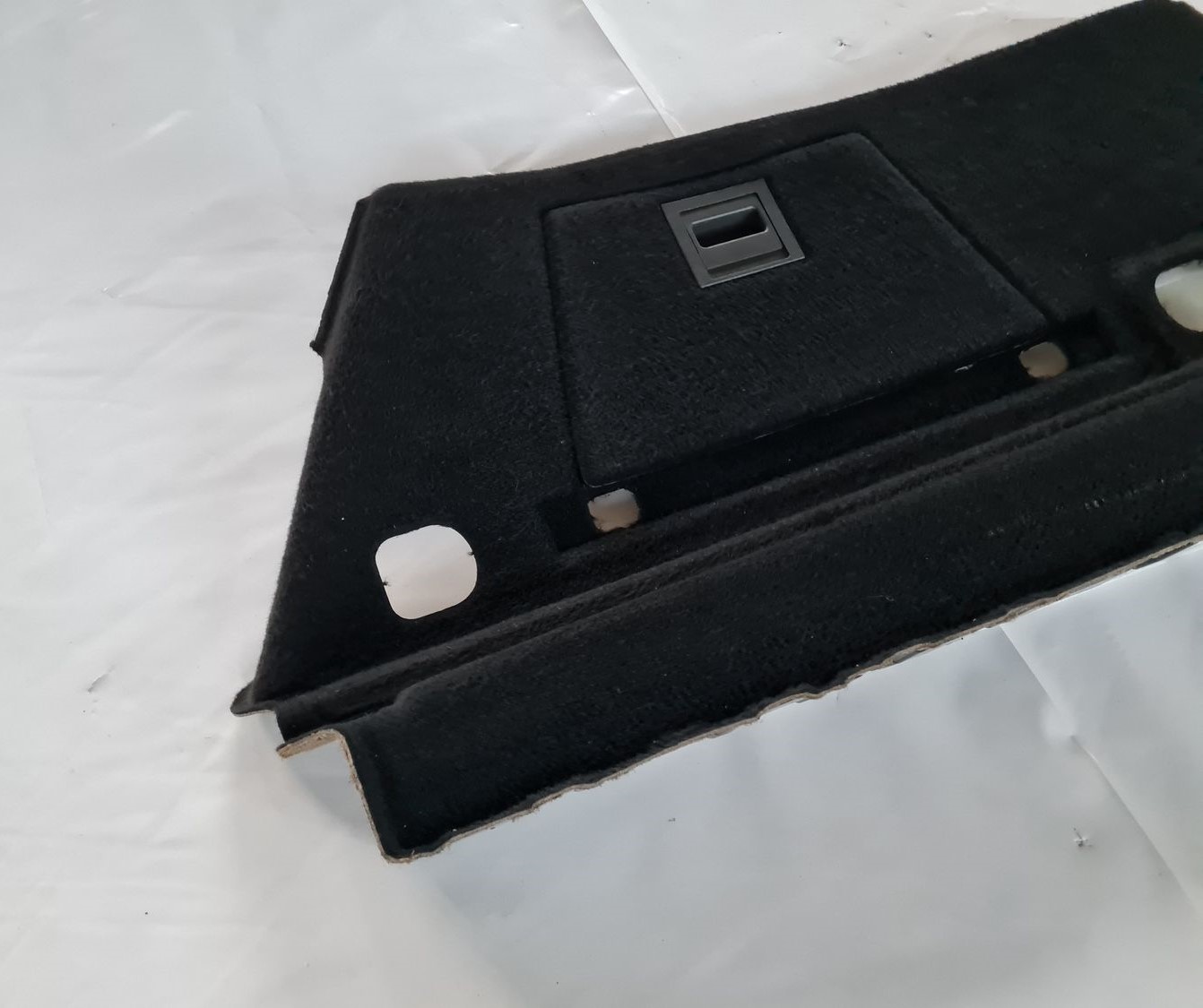 Bagāžnieka nodalījuma sānu apdare priekš OPEL INSIGNIA 2016 2 Bagāžnieka nodalījuma sānu apdare priekš OPEL INSIGNIA 2016