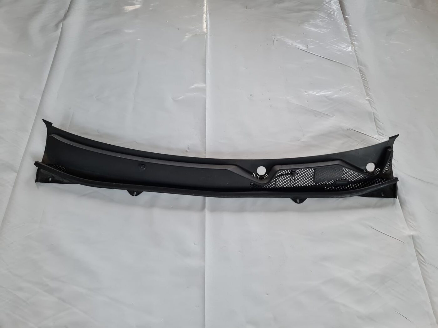 Vējstikla uzlikas (deflektora) režģis priekš OPEL INSIGNIA 2016