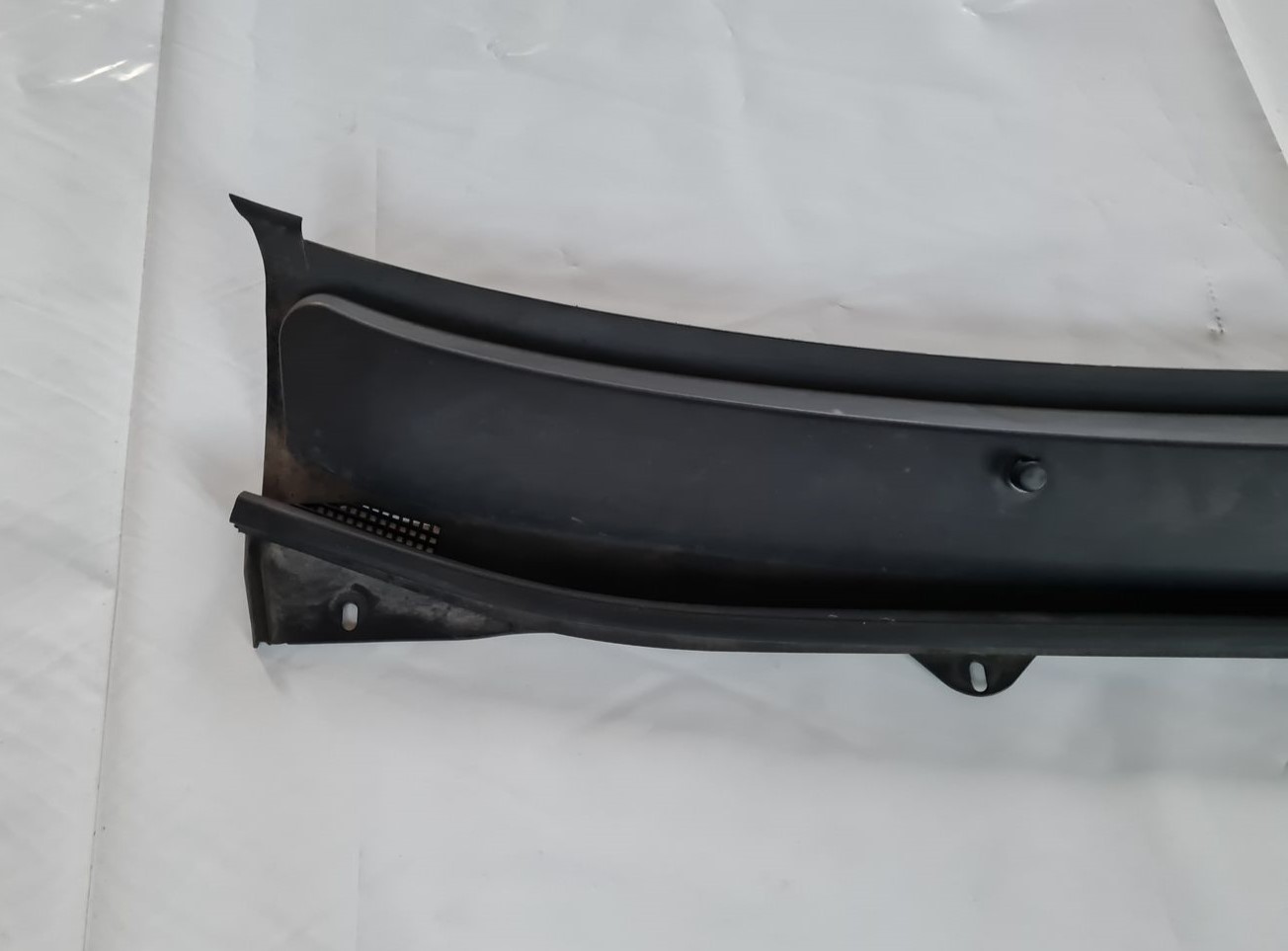 Vējstikla uzlikas (deflektora) režģis priekš OPEL INSIGNIA 2016