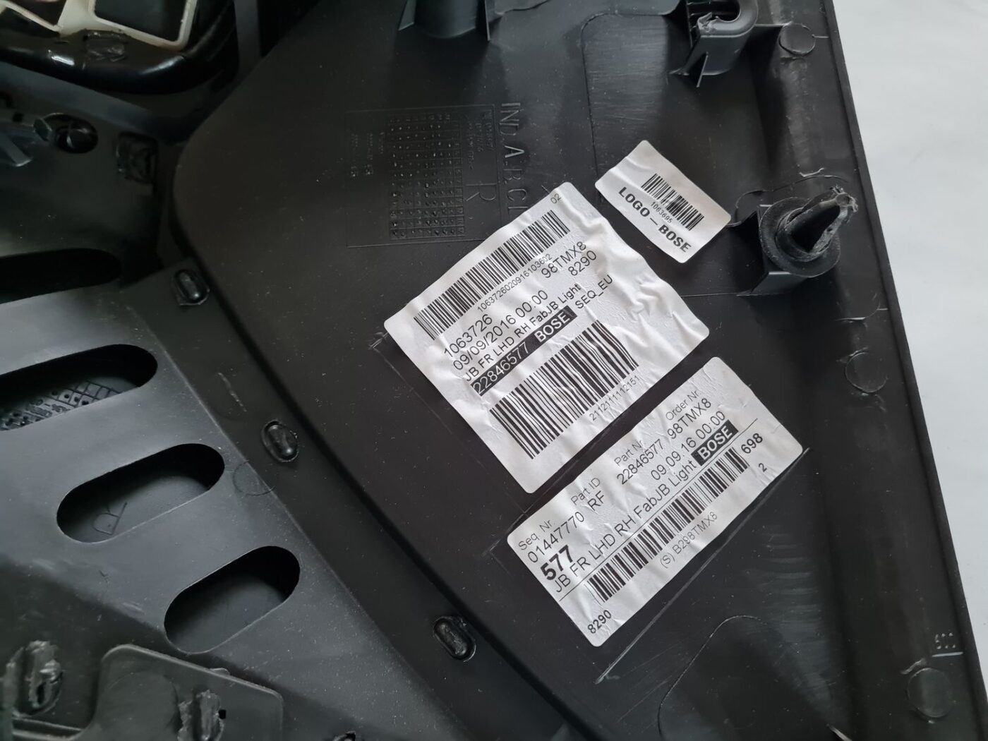 Priekšējo labo durvju apdare priekš OPEL INSIGNIA 2016