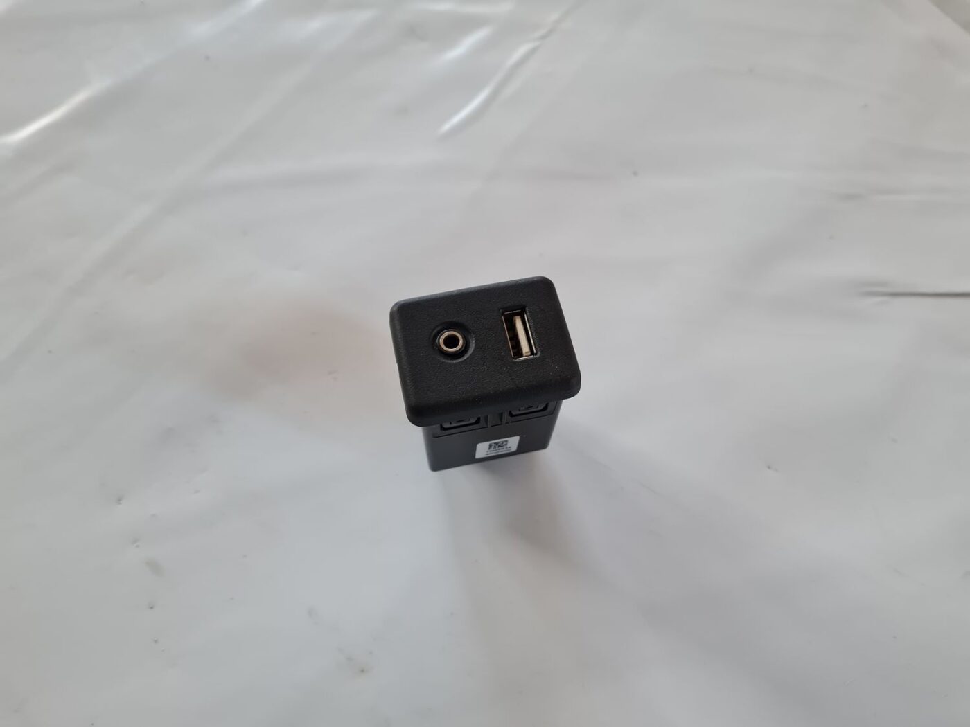 USB/AUX adapteris priekš OPEL INSIGNIA 2016 1 USB/AUX adapteris priekš OPEL INSIGNIA 2016