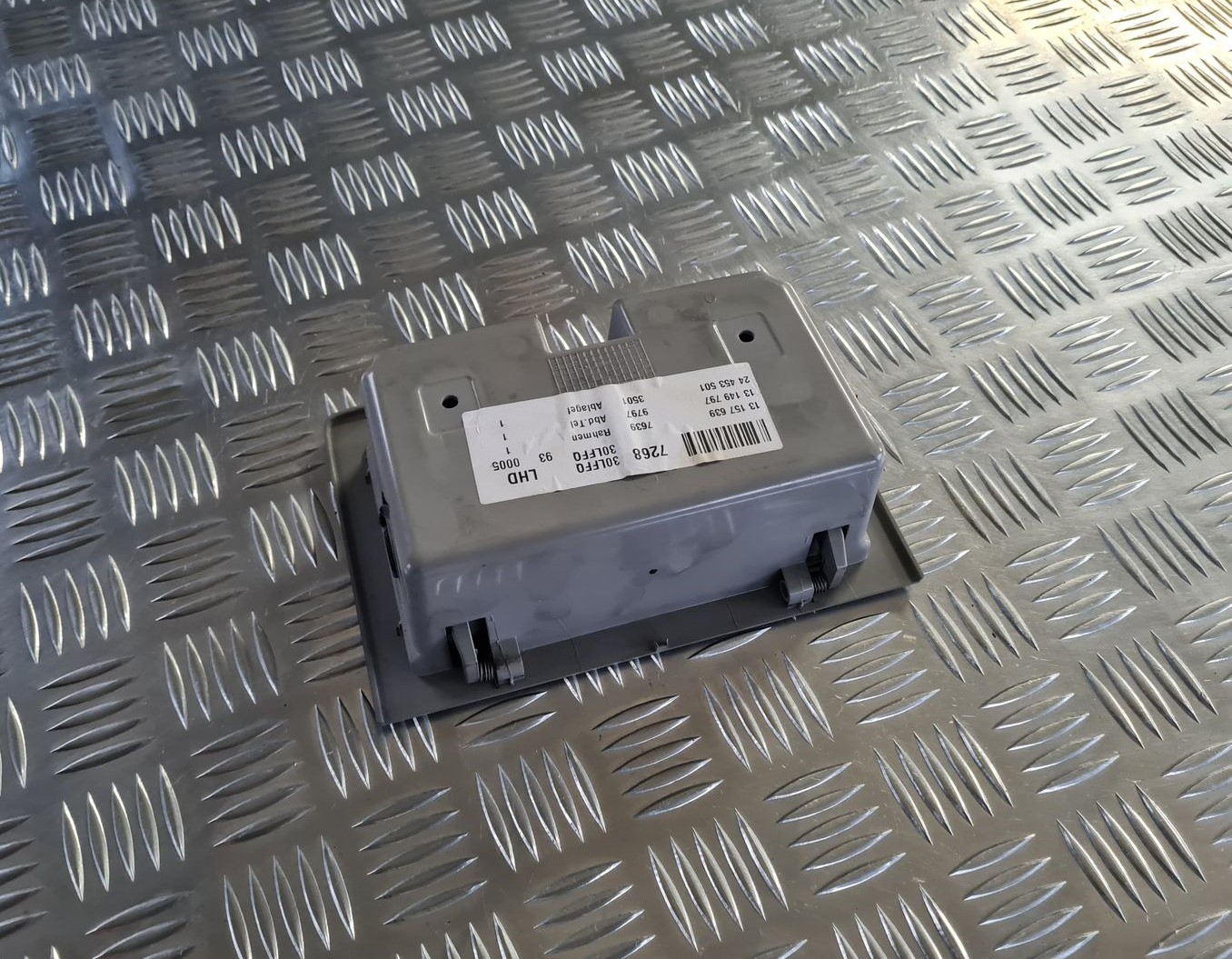 Briļļu uzglabāšanas nodalījums priekš OPEL VECTRA C 2008