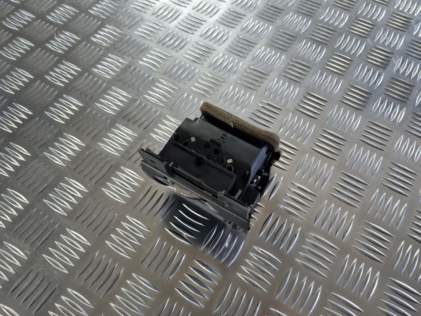 Mērinstrumentu paneļa gaisa vads, pa labi priekš OPEL VECTRA C 2008 3 Mērinstrumentu paneļa gaisa vads, pa labi priekš OPEL VECTRA C 2008