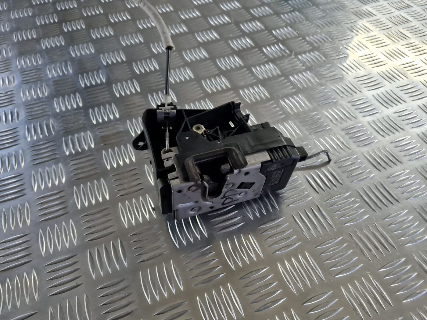 Priekšējo labo durvju slēdzene priekš OPEL VECTRA C 2008 3 Priekšējo labo durvju slēdzene priekš OPEL VECTRA C 2008