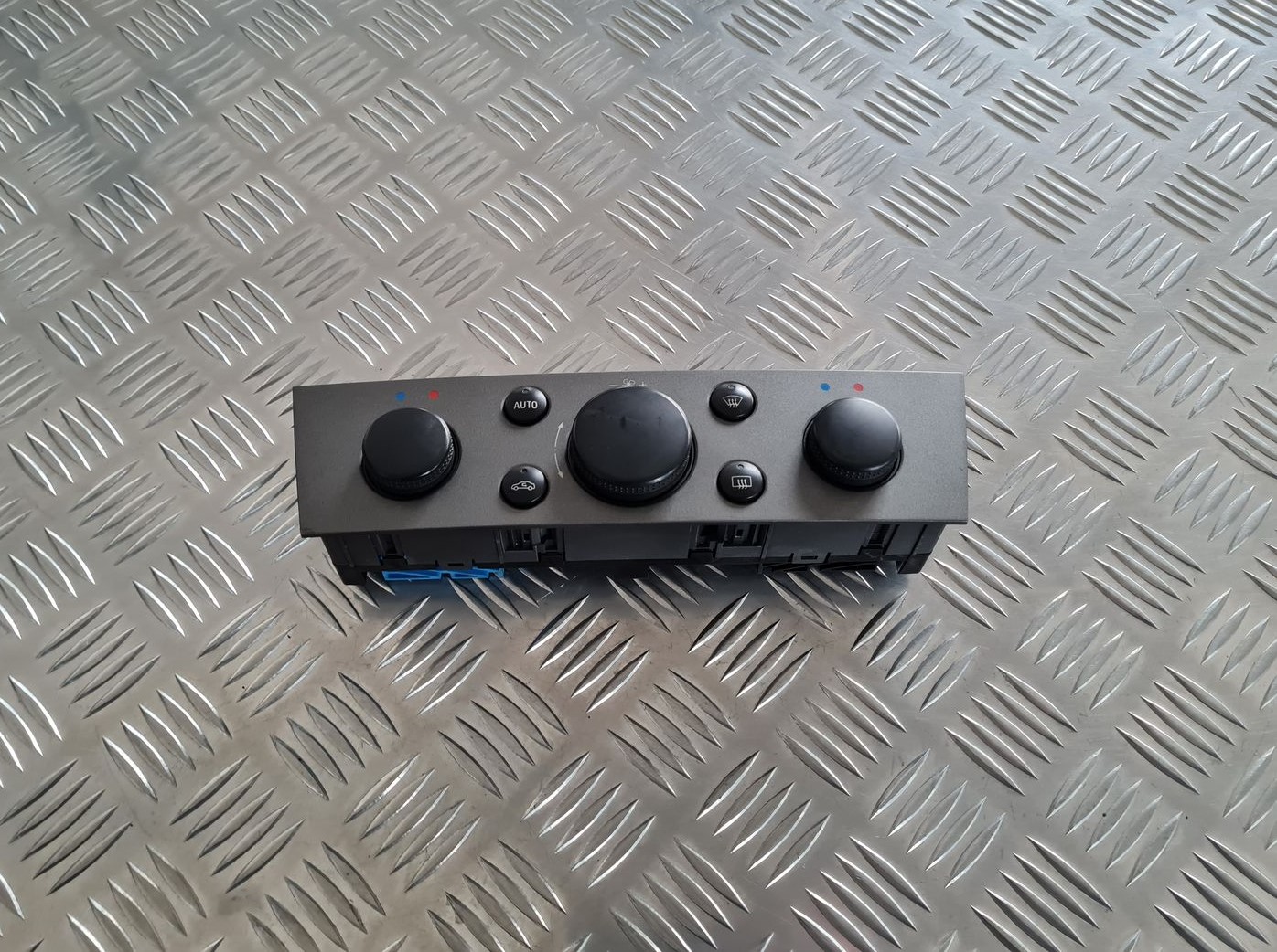 Klimata kontroles bloks priekš OPEL VECTRA C 2002 1 Klimata kontroles bloks priekš OPEL VECTRA C 2002