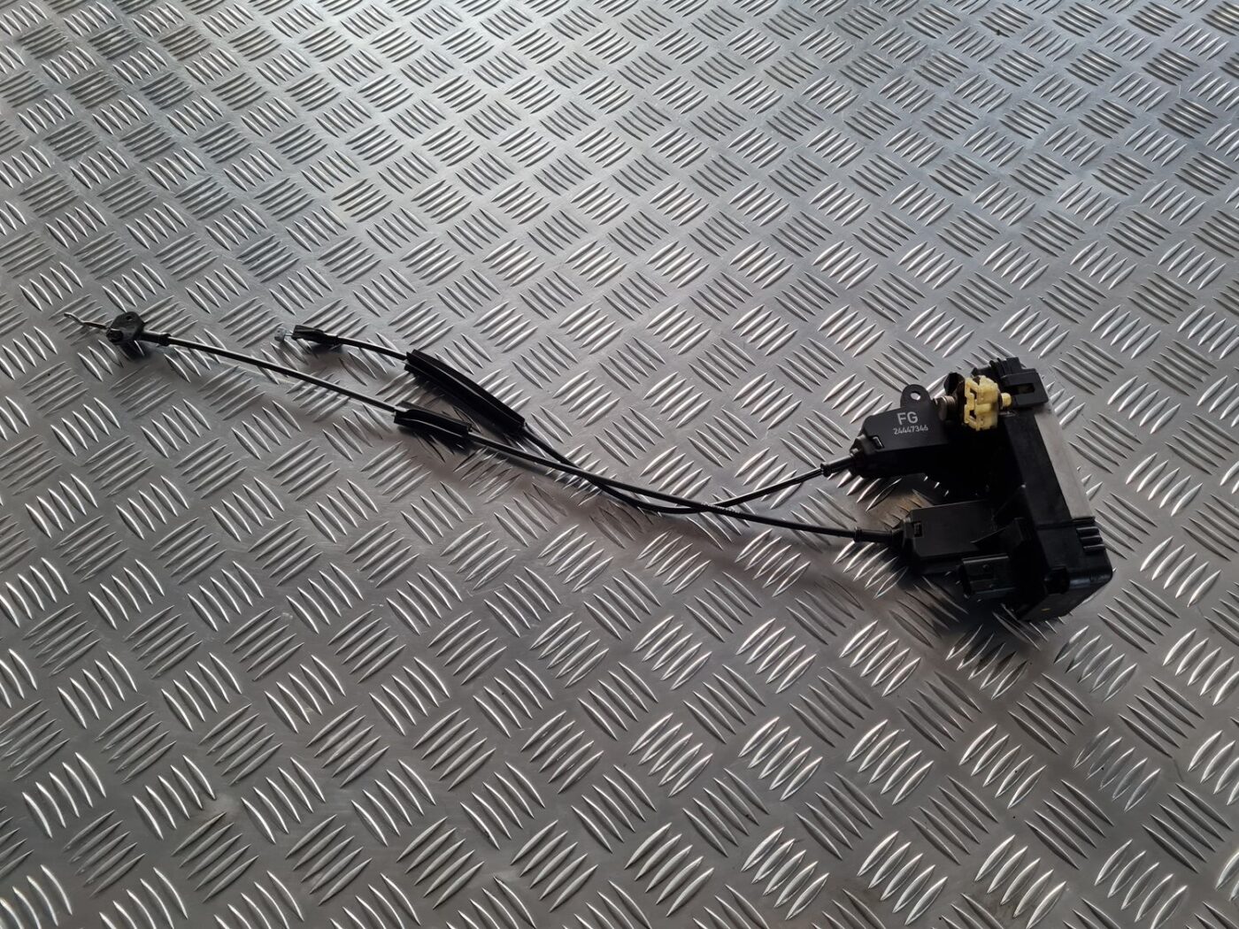 Aizmugurējo labo durvju slēdzene priekš OPEL VECTRA C 2002