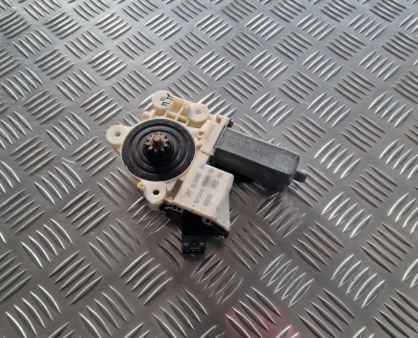 Elektrisko stiklu motors priekš OPEL VECTRA C 2002 1 Elektrisko stiklu motors priekš OPEL VECTRA C 2002