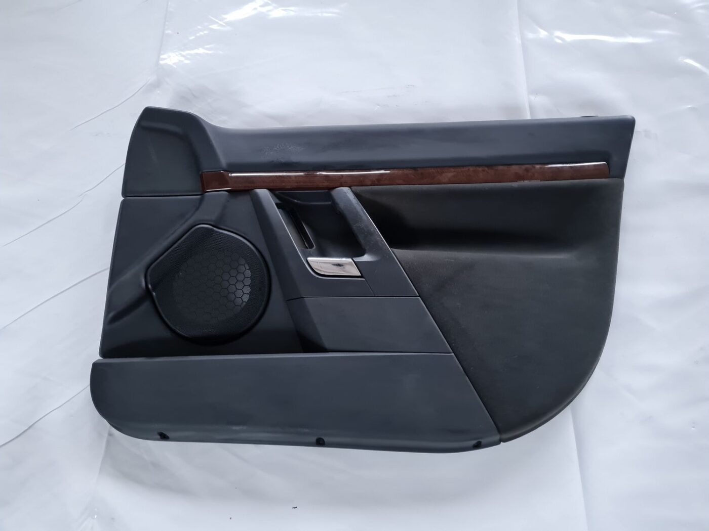 Priekšējo labo durvju apdare priekš OPEL VECTRA C 2002