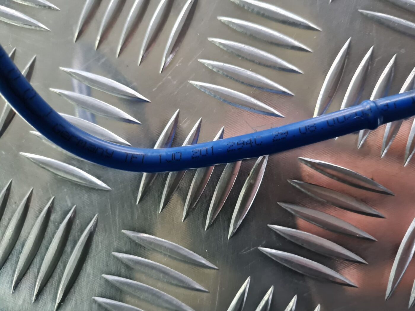 Degvielas caurule priekš VW GOLF IV 1999 3 Degvielas caurule priekš VW GOLF IV 1999