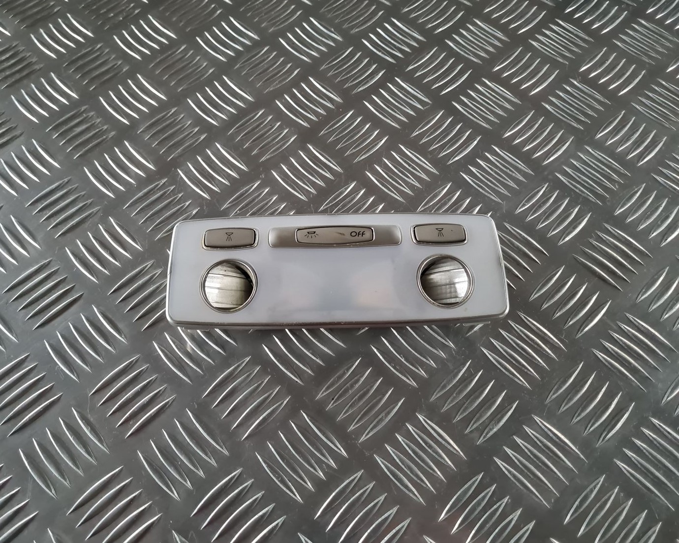 Priekšējo sēdvietu apgaismojums priekš RENAULT LAGUNA 2008 1 Priekšējo sēdvietu apgaismojums priekš RENAULT LAGUNA 2008