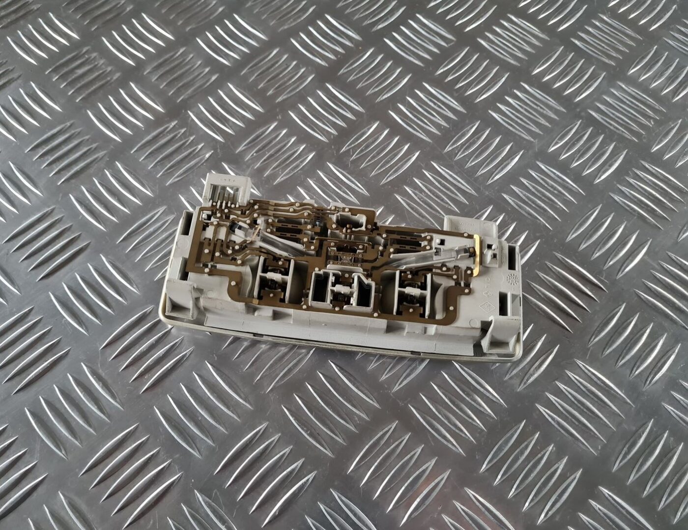 Priekšējo sēdvietu apgaismojums priekš RENAULT LAGUNA 2008 2 Priekšējo sēdvietu apgaismojums priekš RENAULT LAGUNA 2008