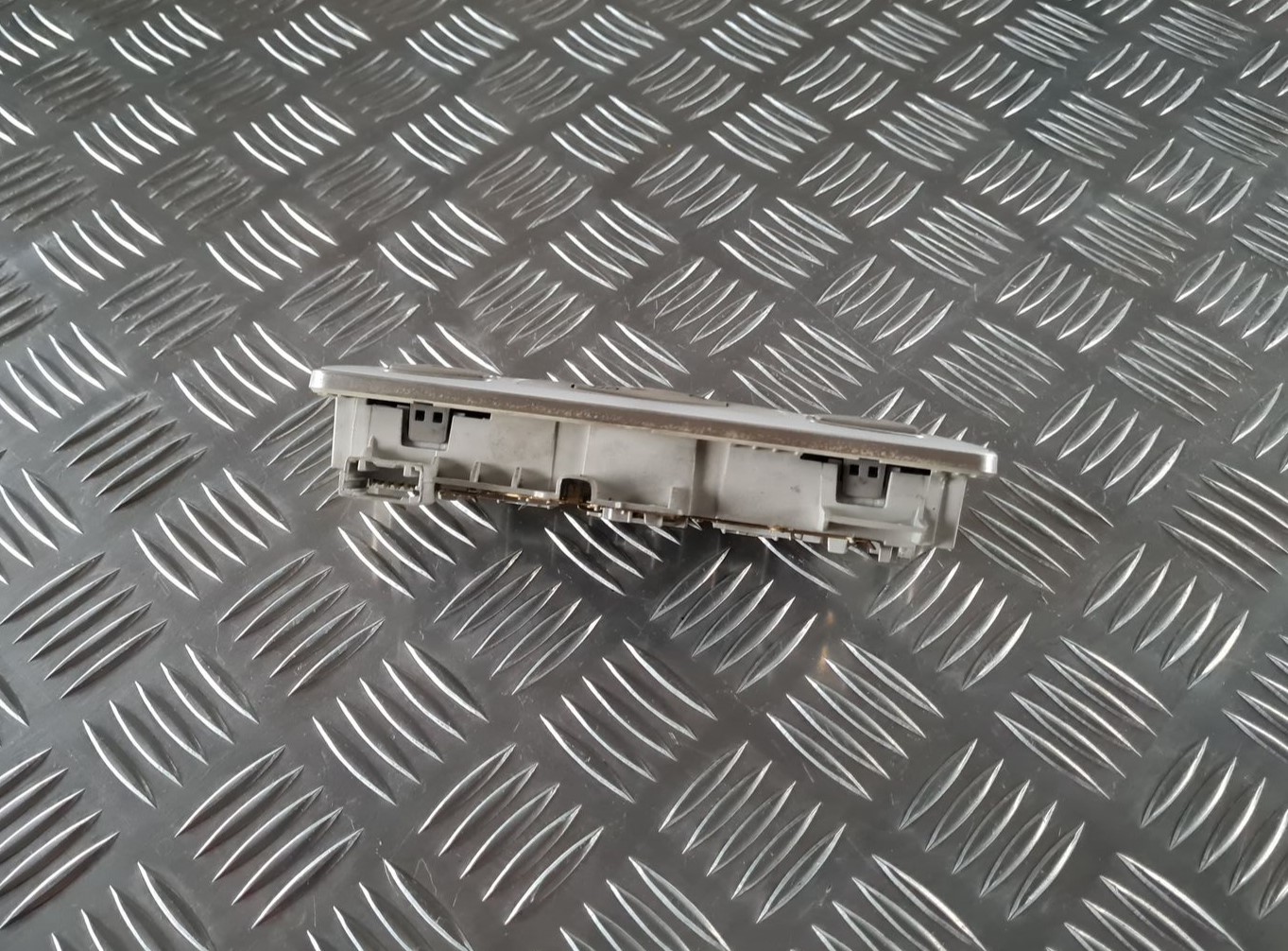 Priekšējo sēdvietu apgaismojums priekš RENAULT LAGUNA 2008 3 Priekšējo sēdvietu apgaismojums priekš RENAULT LAGUNA 2008