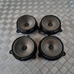 Durvju skaļrunis, apakšā priekš RENAULT LAGUNA 2008