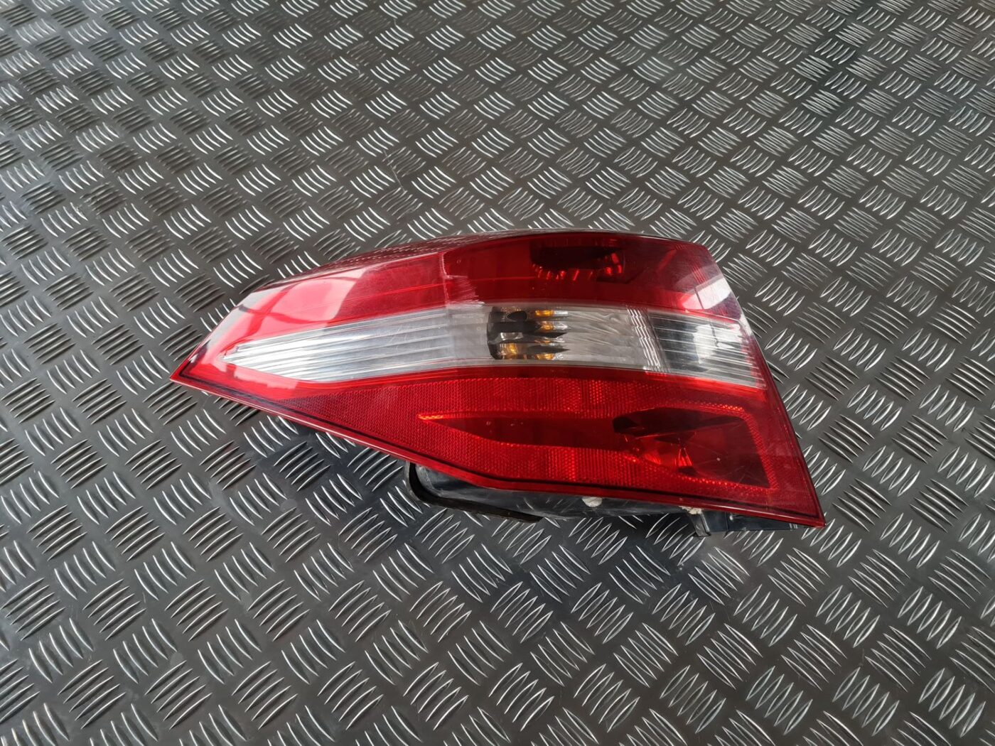 Aizmugurējais kreisais lukturis priekš RENAULT LAGUNA 2008 1 Aizmugurējais kreisais lukturis priekš RENAULT LAGUNA 2008