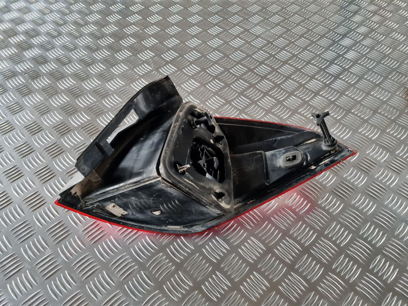 Aizmugurējais kreisais lukturis priekš RENAULT LAGUNA 2008 3 Aizmugurējais kreisais lukturis priekš RENAULT LAGUNA 2008