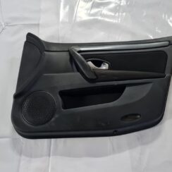 Priekšējo labo durvju apdare priekš RENAULT LAGUNA 2008