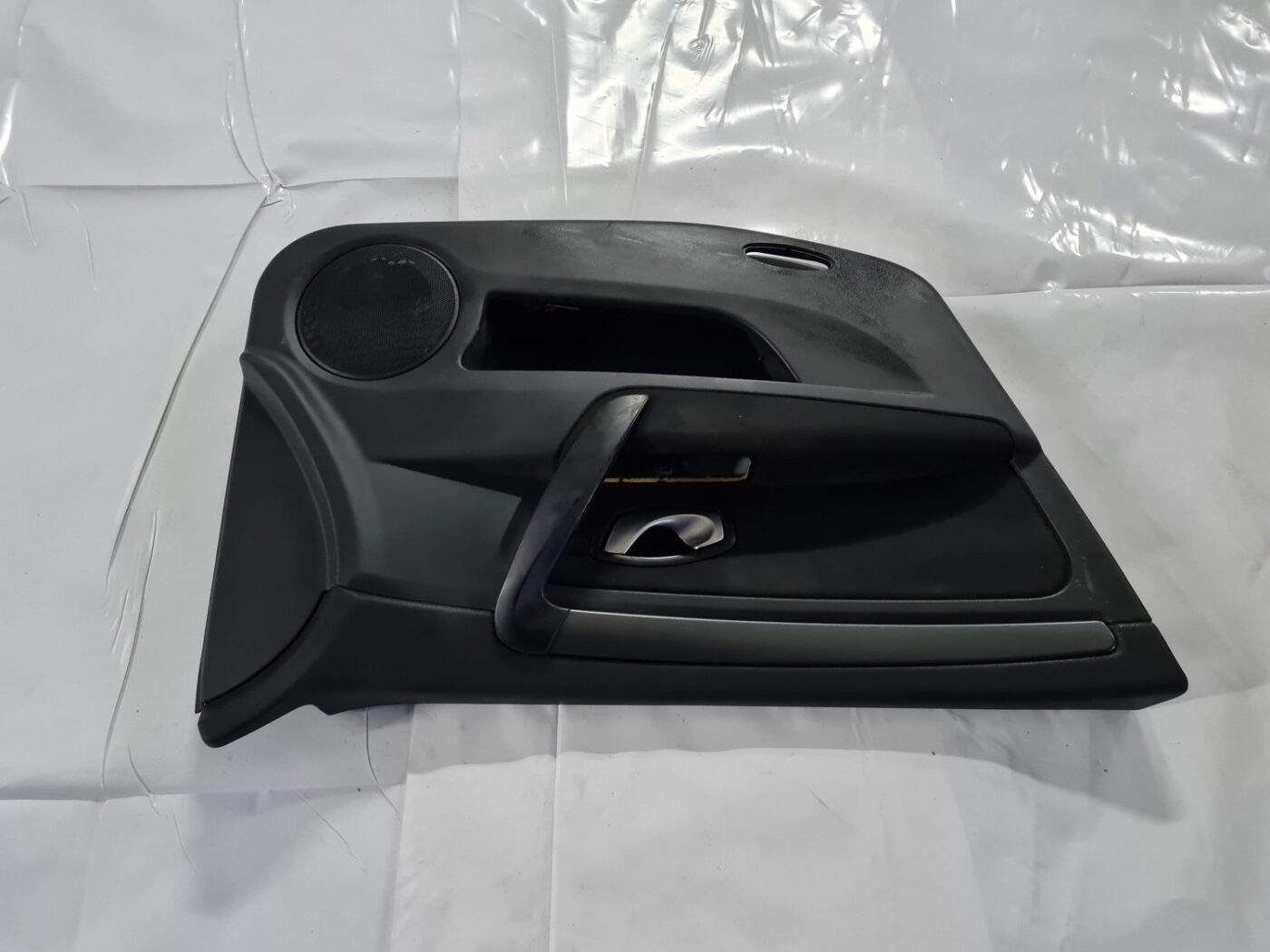 Priekšējo kreiso durvju apdare priekš RENAULT LAGUNA 2008