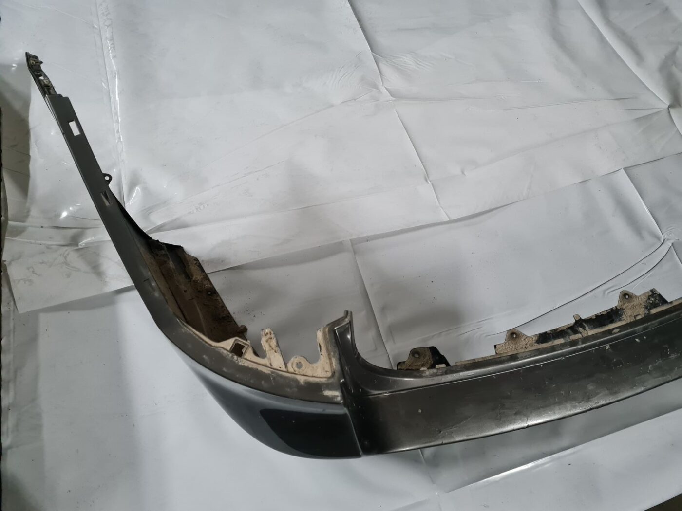 Aizmugures buferis priekš RENAULT LAGUNA 2008 6 Aizmugures buferis priekš RENAULT LAGUNA 2008