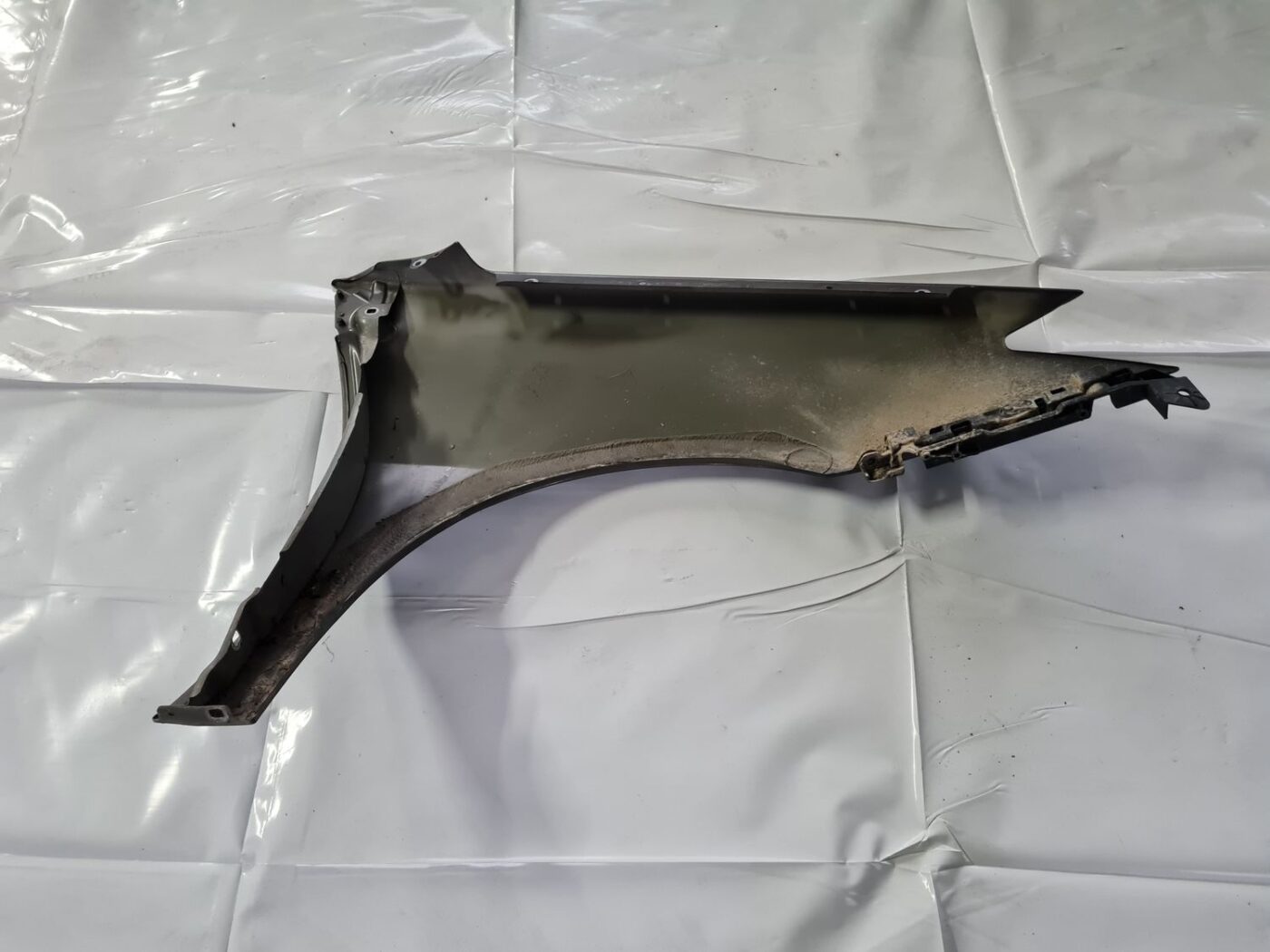 Priekšējais kreisais spārns priekš RENAULT LAGUNA 2008 6 Priekšējais kreisais spārns priekš RENAULT LAGUNA 2008