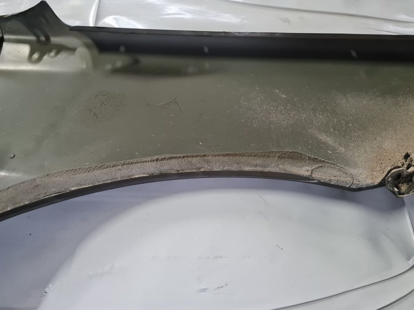 Priekšējais kreisais spārns priekš RENAULT LAGUNA 2008 4 Priekšējais kreisais spārns priekš RENAULT LAGUNA 2008