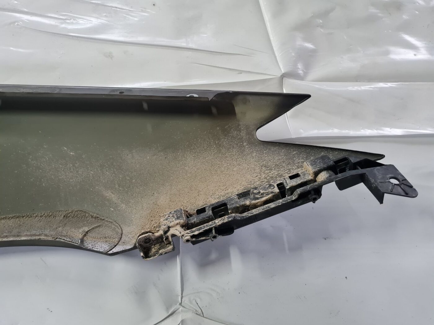 Priekšējais kreisais spārns priekš RENAULT LAGUNA 2008 3 Priekšējais kreisais spārns priekš RENAULT LAGUNA 2008