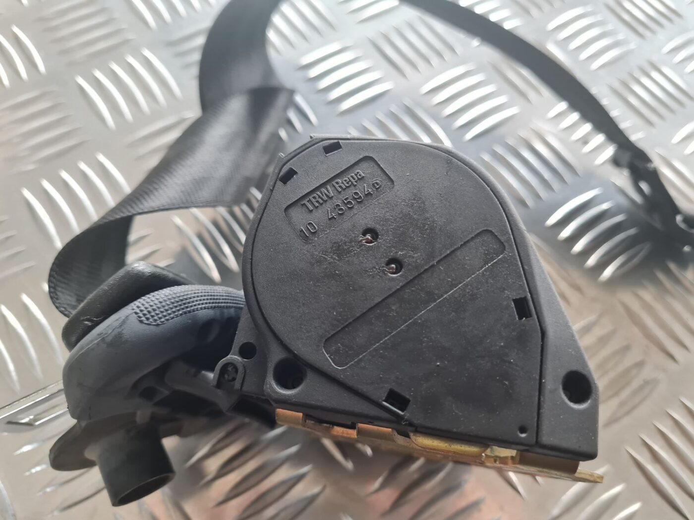 Aizmugurējā kreisa drošības josta priekš SKODA OCTAVIA 2002 4 Aizmugurējā kreisa drošības josta priekš SKODA OCTAVIA 2002