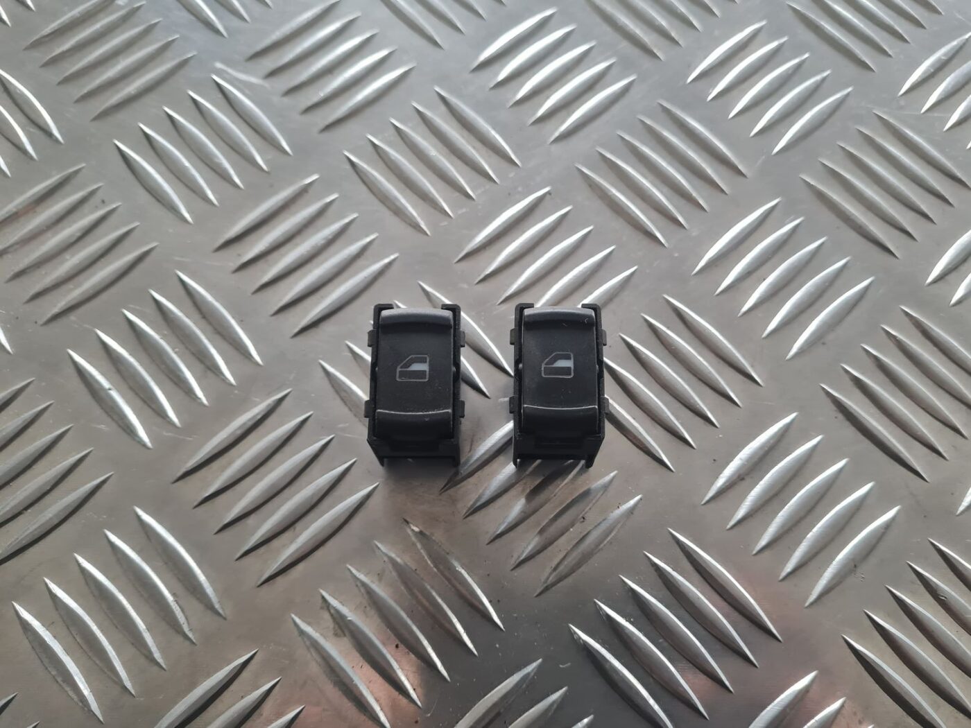 Stikla pacelšanas poga priekš SKODA OCTAVIA 2002