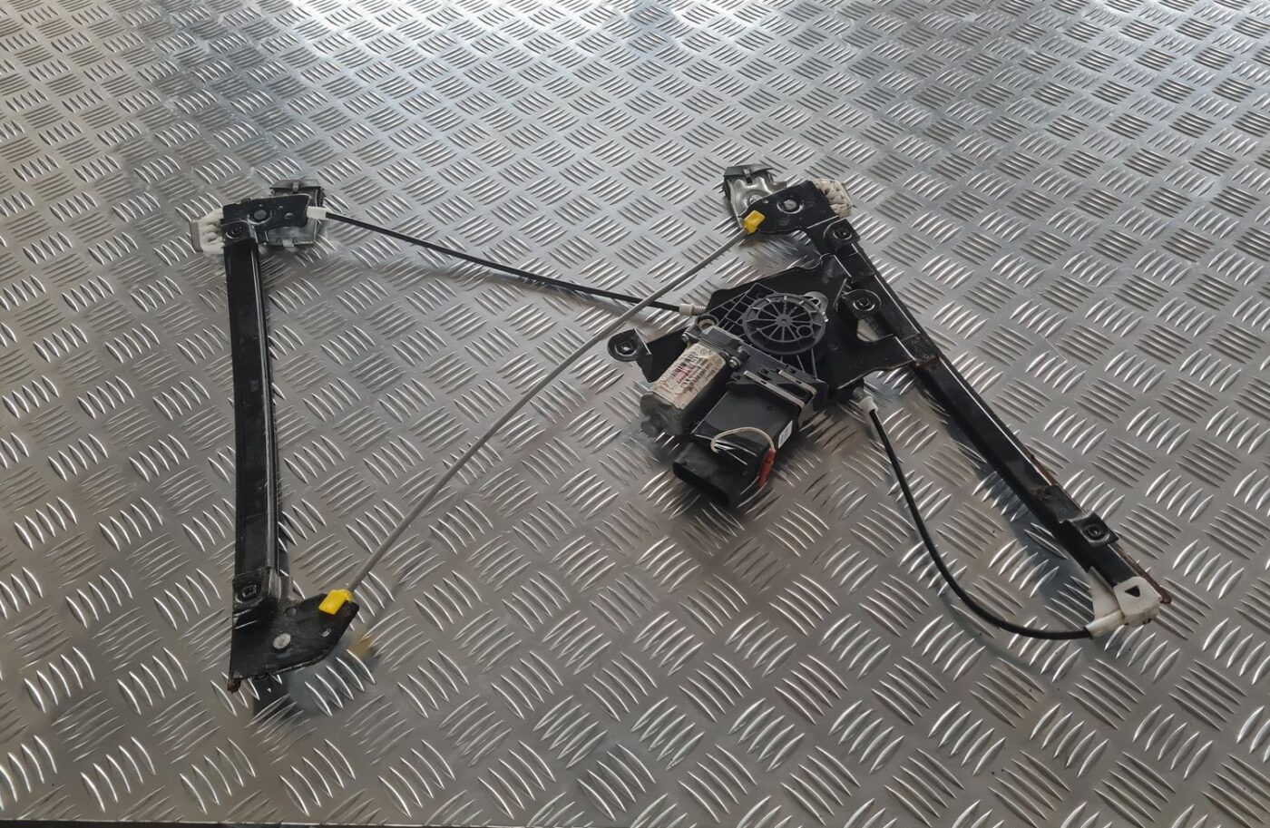 Stikla pacelšanas mehānisms priekšējais kreisais priekš SKODA OCTAVIA 2002 1 Stikla pacelšanas mehānisms priekšējais kreisais priekš SKODA OCTAVIA 2002