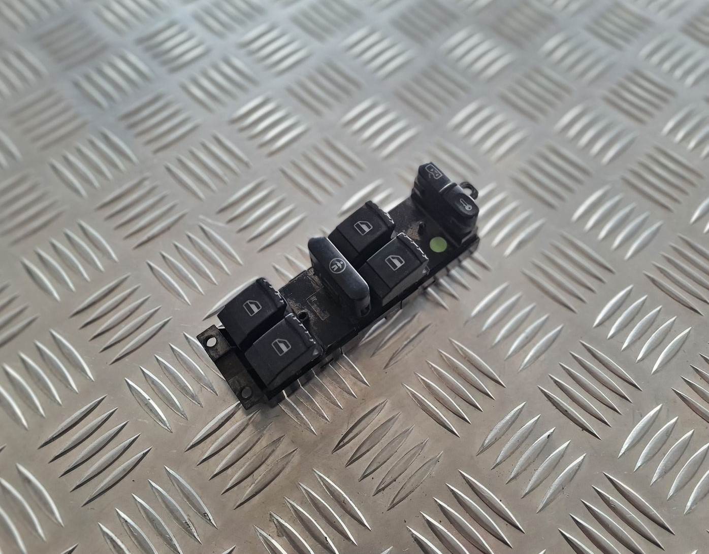 Šofera durvju slēdža pogas priekš SKODA OCTAVIA 2002 1 Šofera durvju slēdža pogas priekš SKODA OCTAVIA 2002