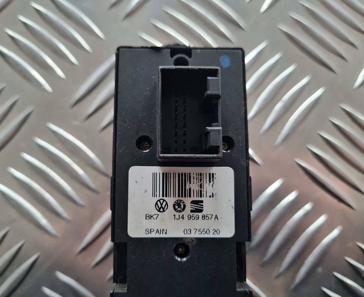 Šofera durvju slēdža pogas priekš SKODA OCTAVIA 2002 3 Šofera durvju slēdža pogas priekš SKODA OCTAVIA 2002