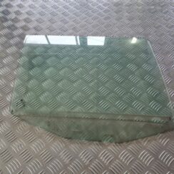 Aizmugurējo labo durvju stikls priekš SKODA OCTAVIA 2002