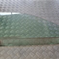 Priekšējo labo durvju stikls priekš SKODA OCTAVIA 2002