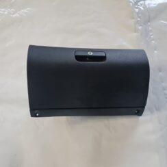 Mantu glabāšanas nodalījums pasažiera pusē priekš SKODA OCTAVIA 2002