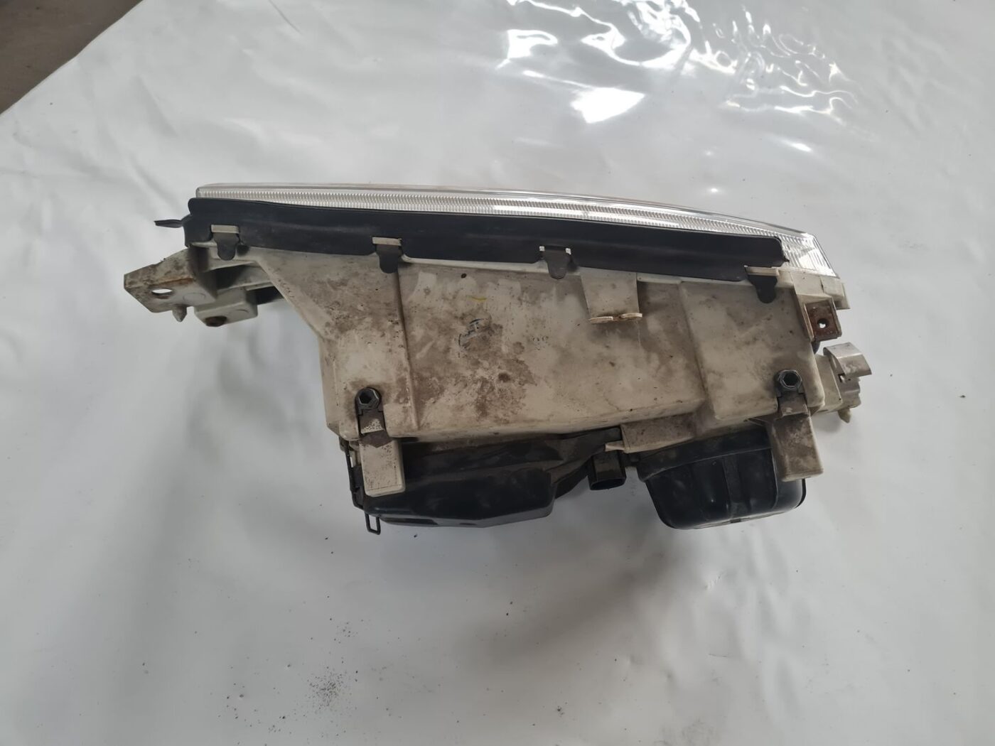 Priekšējais labais lukturis priekš SKODA OCTAVIA 2002