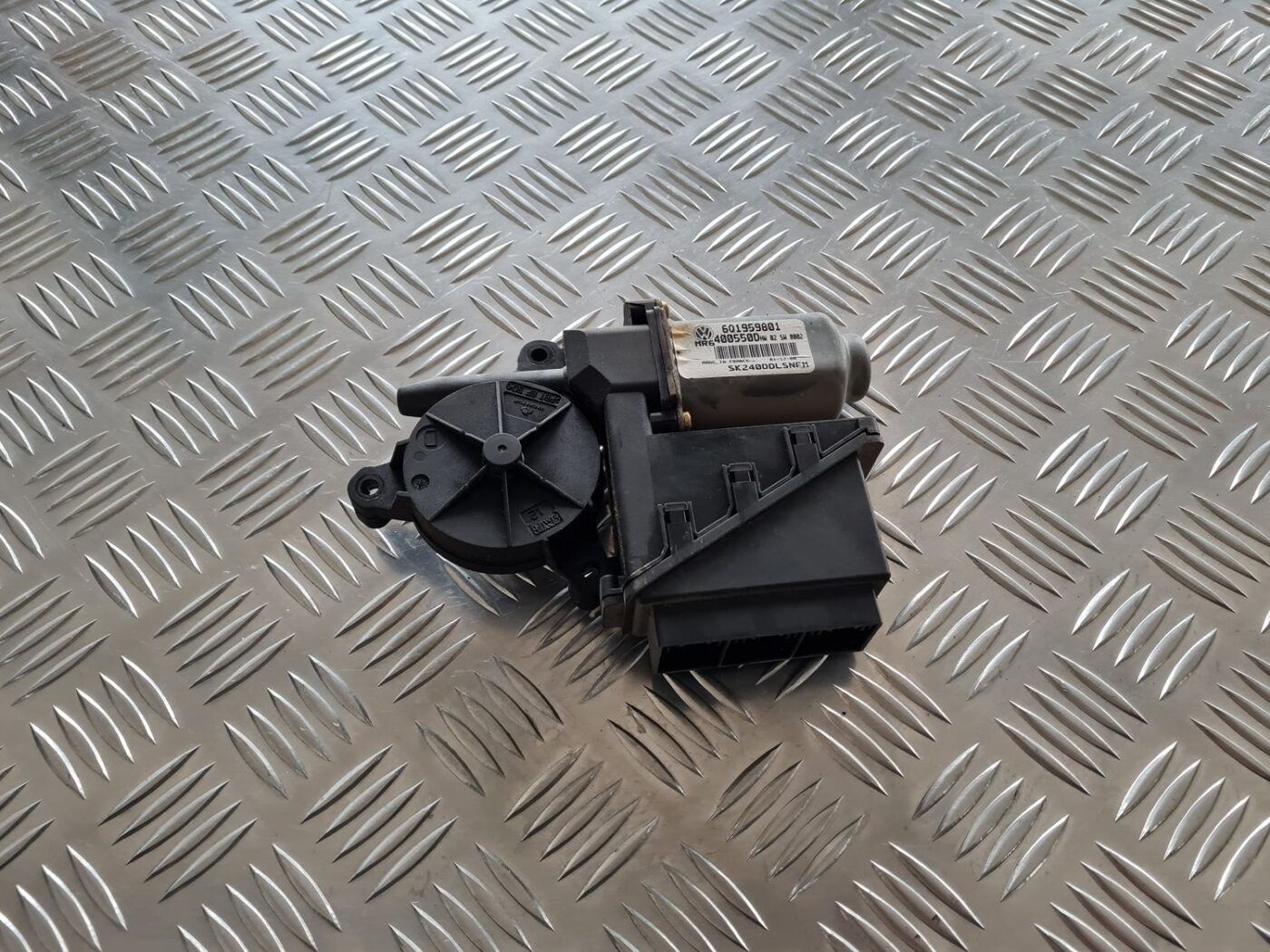 Elektrisko stiklu motors priekš ŠKODA FABIA 2003 1 Elektrisko stiklu motors priekš ŠKODA FABIA 2003