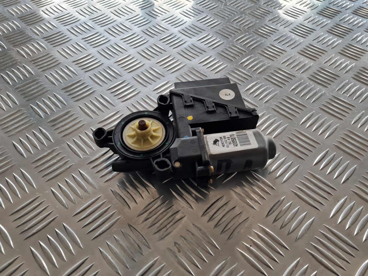 Elektrisko stiklu motors priekš ŠKODA FABIA 2003 4 Elektrisko stiklu motors priekš ŠKODA FABIA 2003